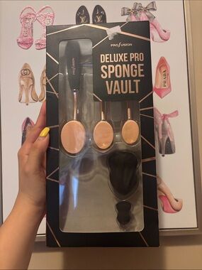 Profusion Cosmetics Deluxe Pro Sponge Vault - Black & Beige